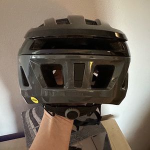 Smith persist with MIPS helmet (M)